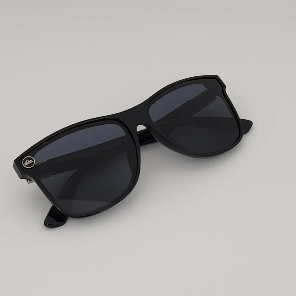 Quiksilver Round Flat Lens Sunglasses Gloss Black Frame Dark Smoke Tint Lens Q29